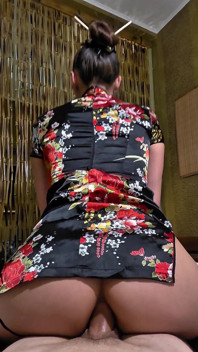 Zurück in Das Gleiche Zimmer - Die Gleiche Dicke Asiatische Frau, Die Immer Noch Enthalten Ist