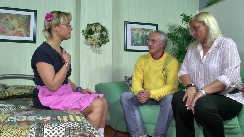 DEUTSCHLAN PORNO XXX: शौकिया जर्मन लड़कियां चुदाई और चूस रही हैं