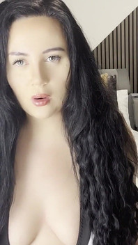 Femdom tahá do podrobení