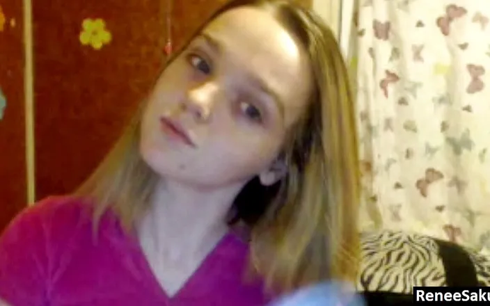 Renee Sakuya: Čištění krátkých blonďatých vlasů