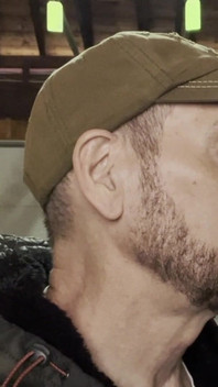 Вітчим ділиться димом