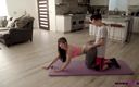 Moms teach sex: Une maman et son beau-fils font du yoga ensemble - S12 :...