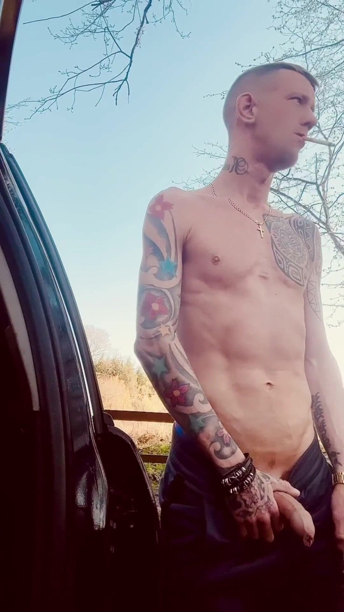 Chardoffchavlad: Chav Wank. British Chav bermain berisiko di luar rumah