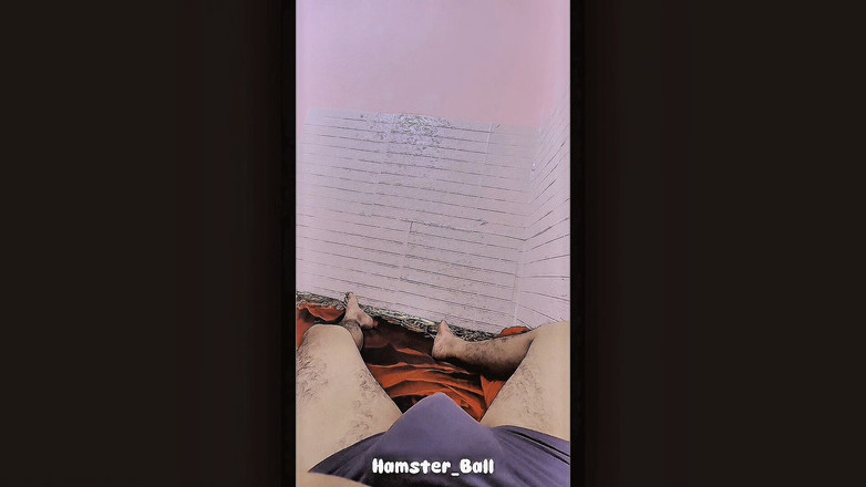 Hamster_Ball: POV na honění nevlastní sestry v místnosti během společného spánku