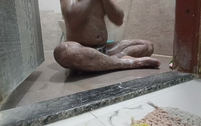 LovedSunsine1990: Quand je prends un bain, je prends un bain à poil.