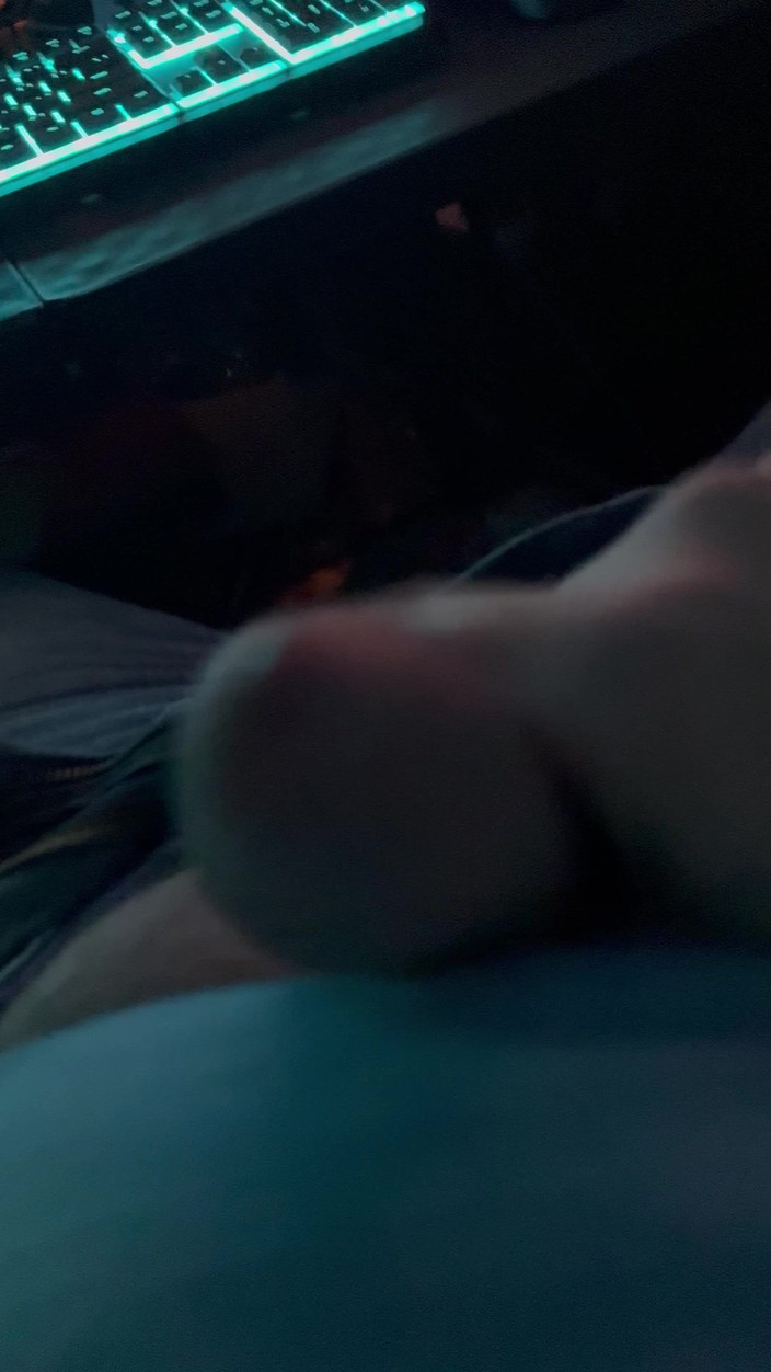 Respawn Daddy: Joc de noapte cu masturbare