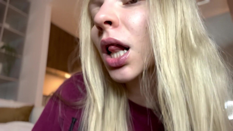 Goddess_Bella_Rae: La déesse dominante te fait sissifier intensément, jeu de rôle...