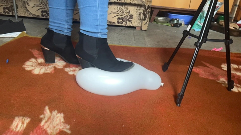 BeachBallsDuo: 100kgs Bigbootylucy Mengocok Balon dengan sepatu hak tinggi! 2 Kamera dengan...