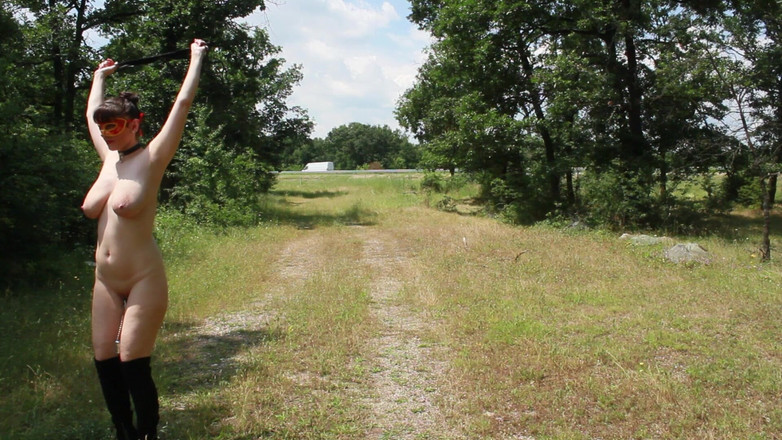 Za Za: Za Za, entraînement d’esclave avec un seau de chatte
