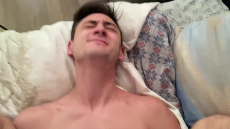 Nick Lewis: Grande papai com pau grande e gordo fode twink em...