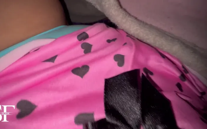 sofiasexxx: I'm so Hot I Have to Mastubate
