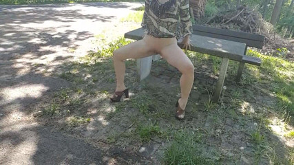 Popp Sylvie: Squirt en plein air, pisse en plein air, baise en...