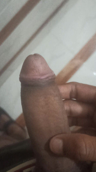 Akari: Mladý chlapec v koupelně