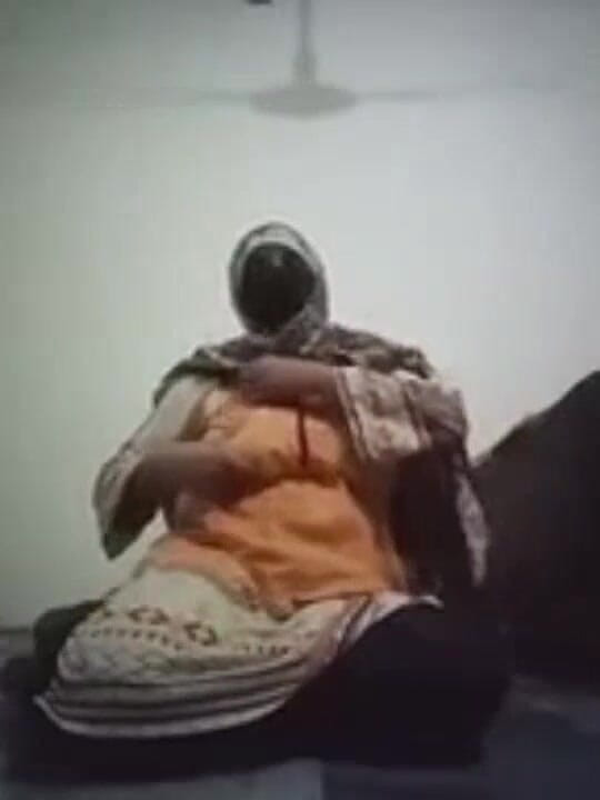 Ashu0286: Video seks baru tante seksi india lagi asik sama pacarnya