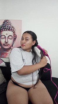 ウェブカメラモデルが現実でセックスしたいと願う 大きな自然なお尻を持っている