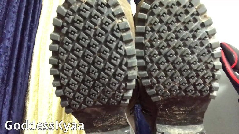 Kyaa Chimera: Поневолена моїми брудними чоботями