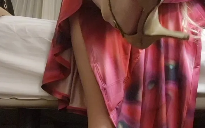 Anna Lynx: Taking off My High Heels After a Party