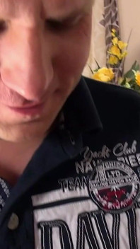 Seksi Susi kanepede emmeyi ve sikişmeyi seviyor