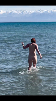 I Love It When Cool Waves Caress My Naked Body