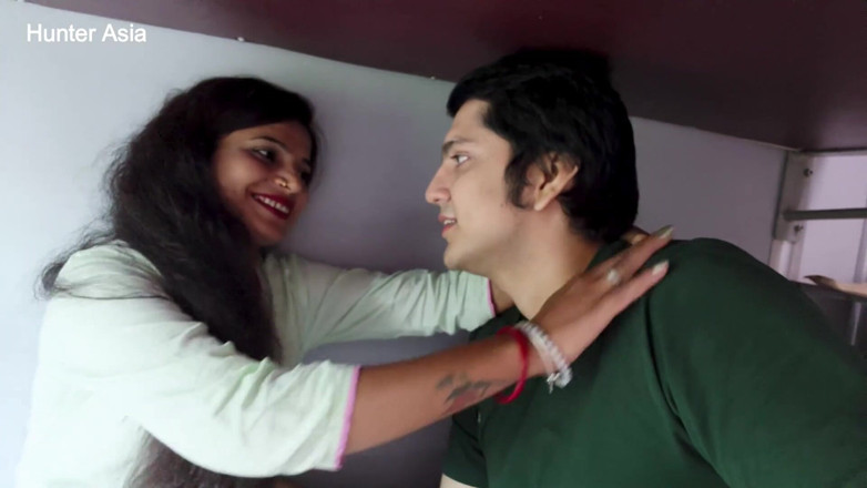 hunter Asia: When a Vlogger Met a Stranger in Train - Part 1