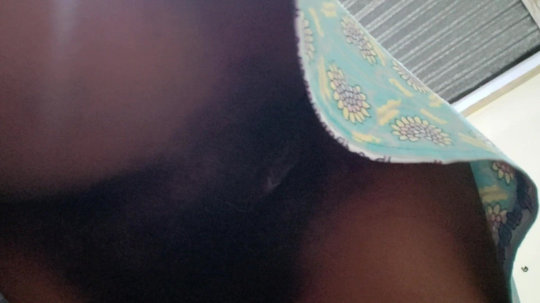 Lovemina: मुझे अपनी बड़ी चूत दिखाने और हस्तमैथुन करने के लिए, प्यारी सौतेली मम्मी दो बार अपने अंडरवियर को हटाती है