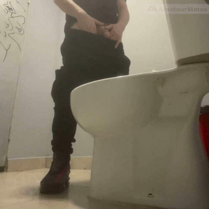 AmateurBoysPissing: Amateur Friends Pissing Together in the Club's Toilets
