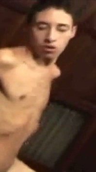헤테오르는 두 명의 게이 친구를 빨다