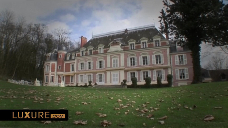 Luxure: Les femmes sont en charge dans le château échangiste