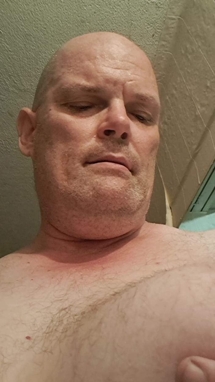Fickspecht: Who Feels Like a Basement Fuck with the Slut