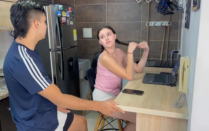 kathalina bronw: I Fuck My Shy Stepsister While She Does Her Virtual...