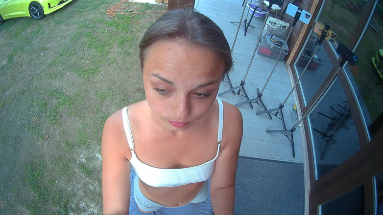 misss_vikki: Son regard s’attarda sur elle