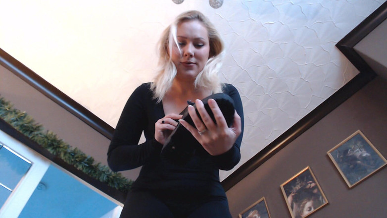 Ripley sweet studio: Une géante fait de l’esclave des bottes propres