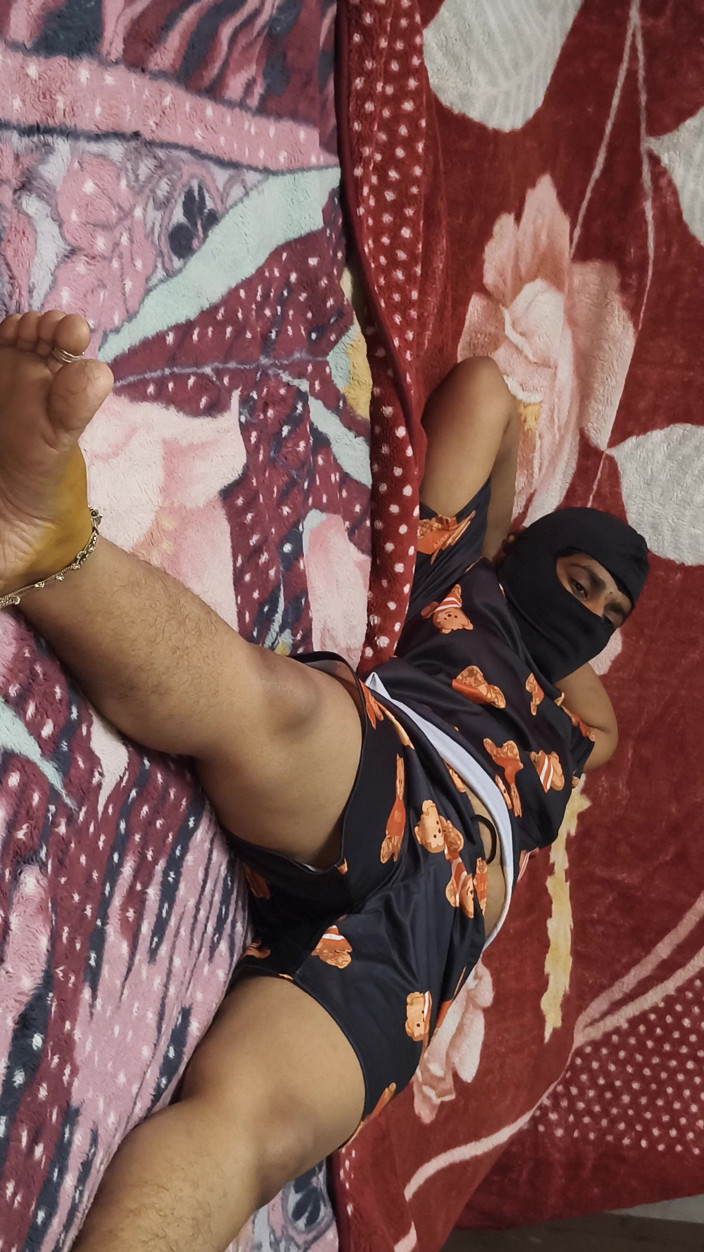 Indian innocent wife: Pembantu rumah desi India Telugu menjilat pepek selepas video seks