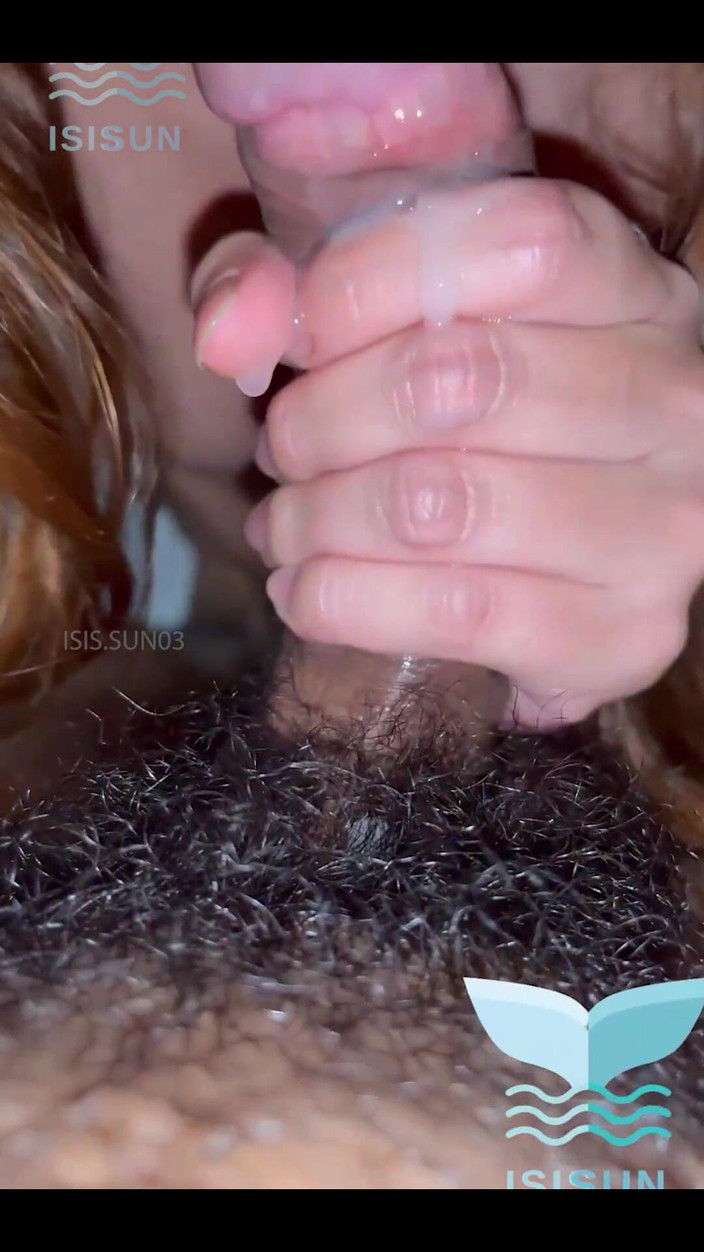 Isis Sun: Minha meia-irmã entra no meu quarto ... Ela esqueceu de usar...