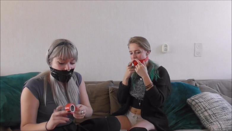 Restricting Ropes: Luna și Violet - distracție cu înghițire
