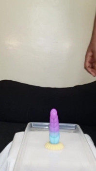 Je chevauche mon plus petit gode jusqu’à un orgasme intense