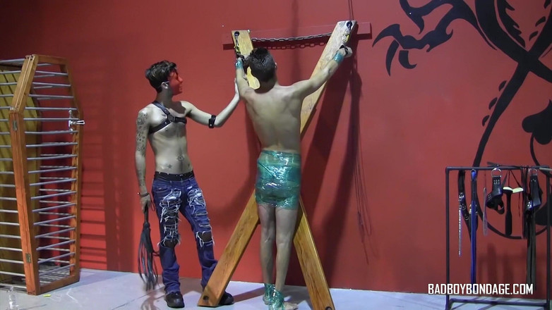 Bad boys bootcamp: Non è mai stato sculacciato come questo