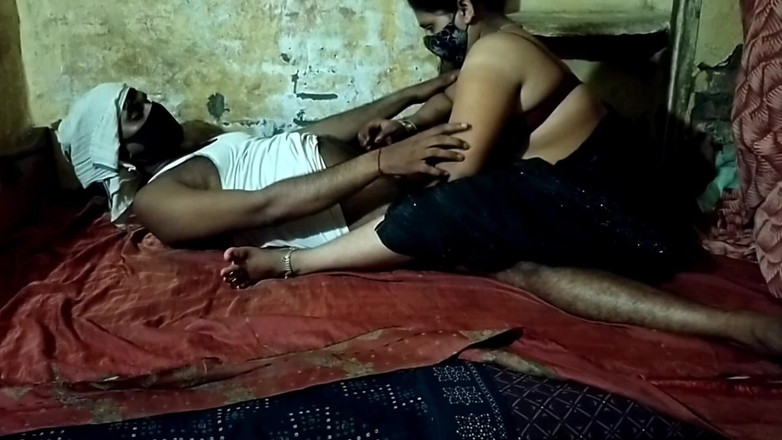 Desi_bhabhi121: Istri cantik yang baru nikah selingkuh! Seks Gadis Hot India