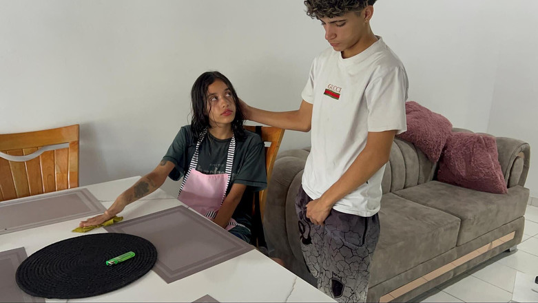 BritannySexxx: Latina-zimmermädchen bekommt einen guten arschfick als bezahlung für ihre arbeit