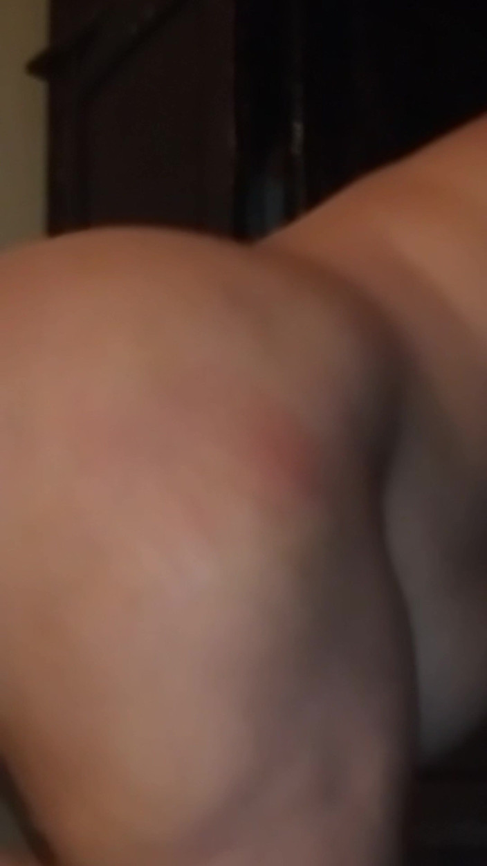 Lily & Theo: Messy Fuckfest com My Real Wife - 4 dedos na bunda dela...