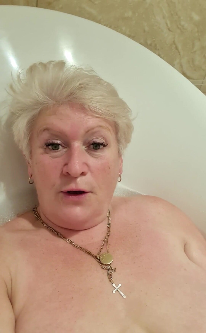 Uk Joolz: И снова со мной, в ванне сегодня утром, тебе повезло, пареньки