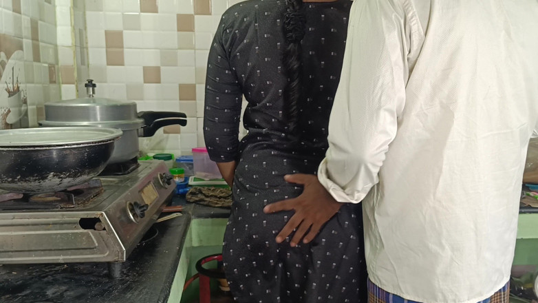 Palani69: キッチンで主婦ホットクソロマンス