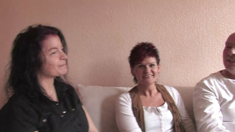 Slutty Milf: Сексуальні зрілі люблять трахатися в оргії - DVD