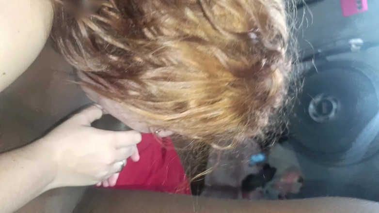 Cuckold Couple Swing: 我滚到大鸡巴上，告诉戴绿帽的人拍我荡妇脸