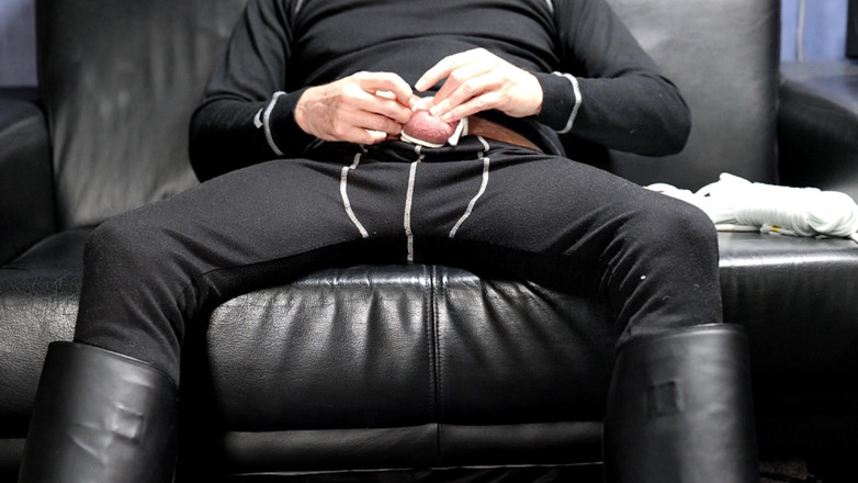 Boototternl: Pulă cu legare și coaie cu frânghie