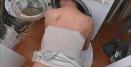 Natalie K: Fiule vitreg, sunt blocată în mașina de spălat!