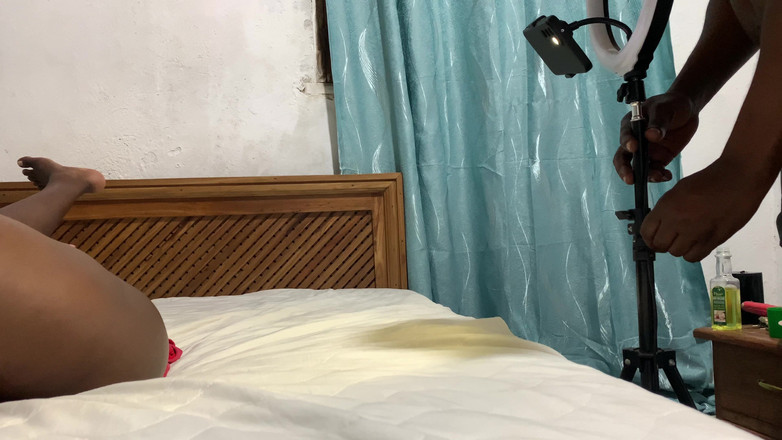 BMCs: Saya menghisap zakar kotor dan tersentak dengan kaki saya dan...