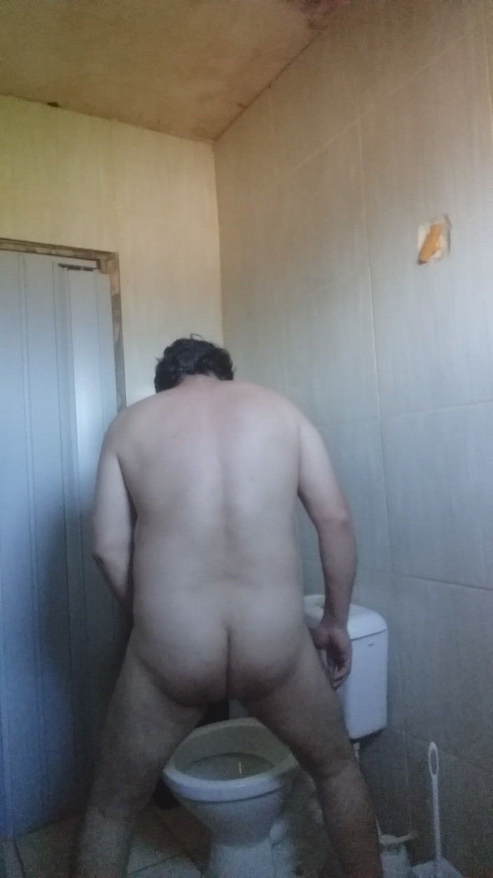 Claudio: Crown Pissing Makes Camera Filming Her Ass Very Beautiful