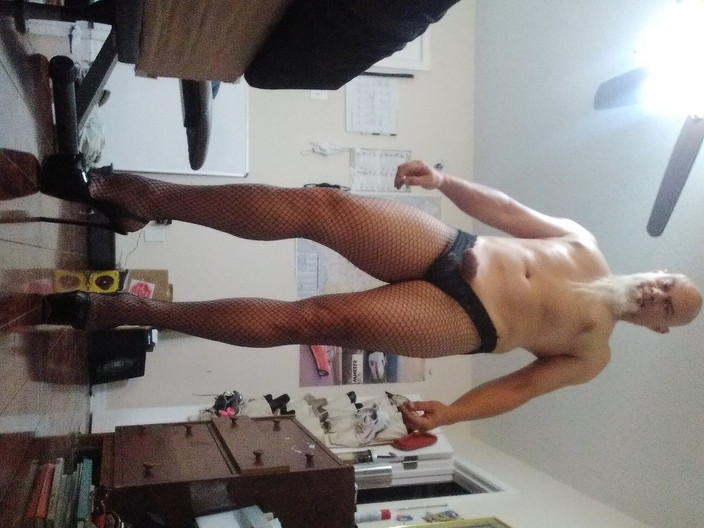 MrLeggs: Doze minutos de auto prazer anal. É tempo suficiente, mas diga-me...