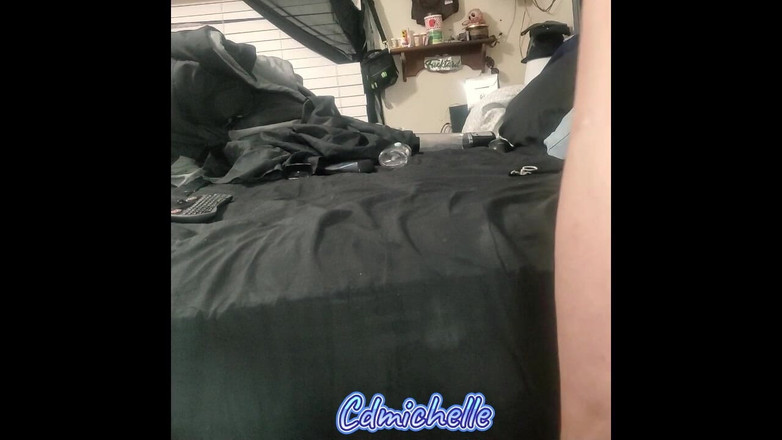 Sexy crossdresser wearing lingerie everything sexy: Seksowny crossdresser ubrany w niebieskie stringi